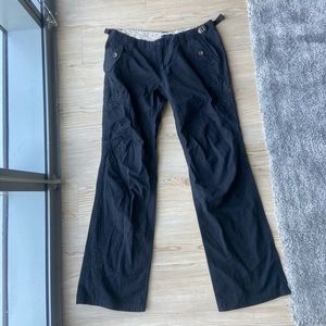 Black low waisted y2k cargo pants
